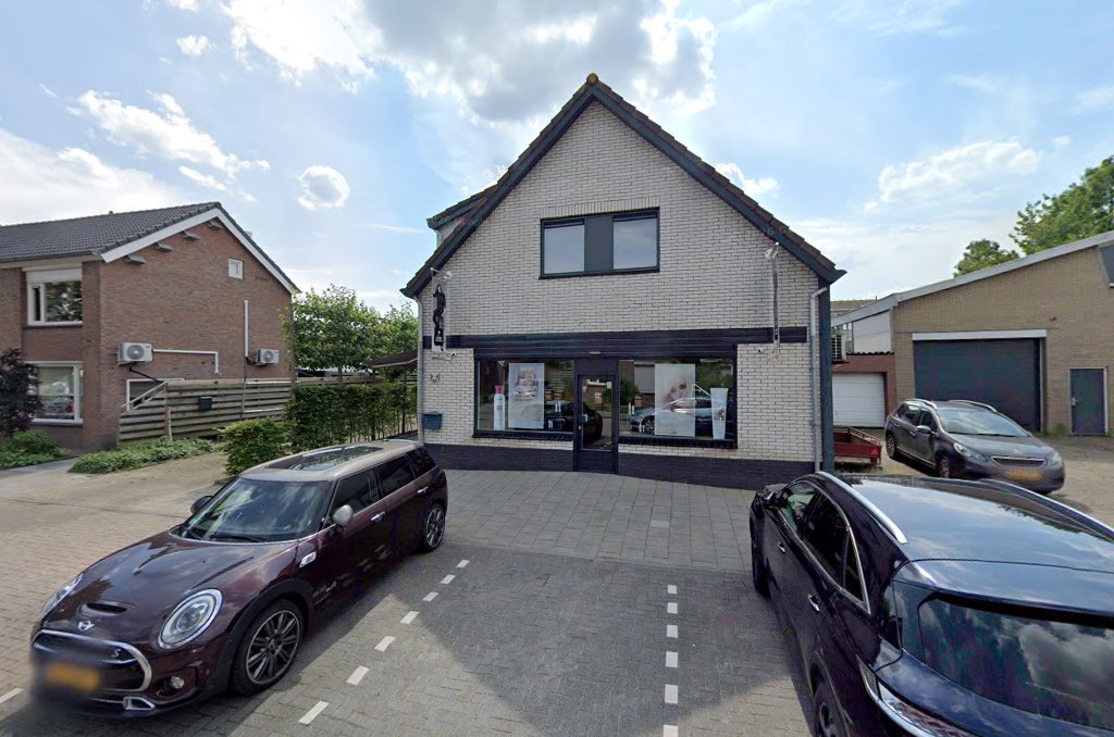 De gevel van Haarmode Coen Voermans aan de Van Liedekerkestraat in Standdaarbuiten